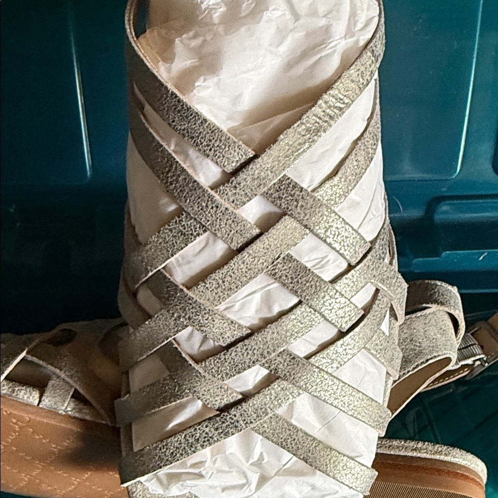 Johnston & Murphy Shimmering Silver Sandals - Picture 6 of 6